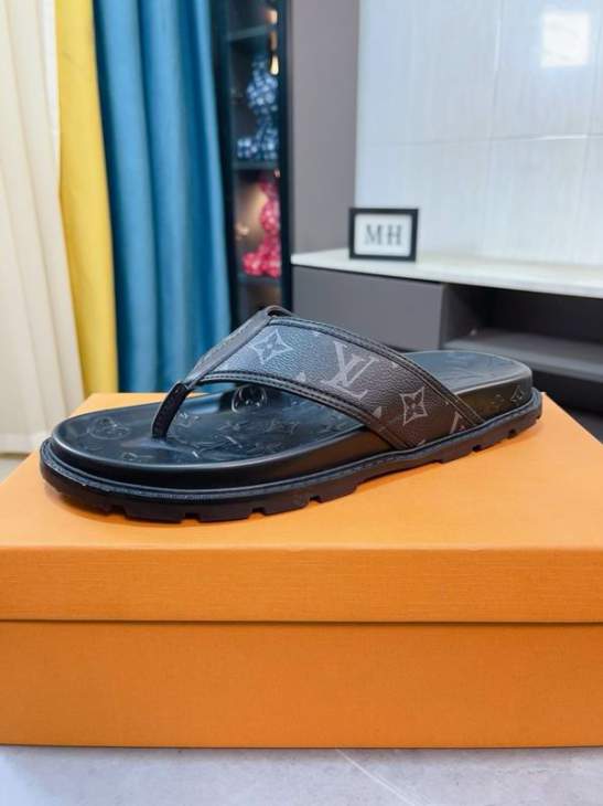 Picture of Louis Vuitton Slippers _SKULVsz38-44hnh0433973